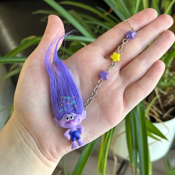 Purple trolls keychain - Picture 1 of 4